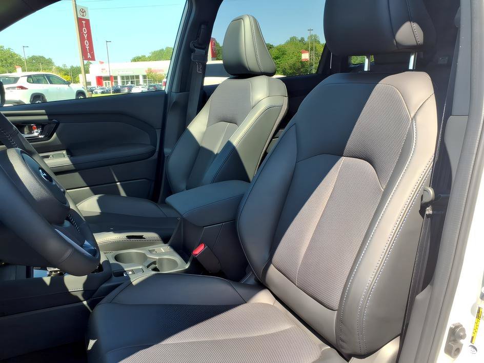 Used 2025 Crystal White Pearl Subaru Limited image 17