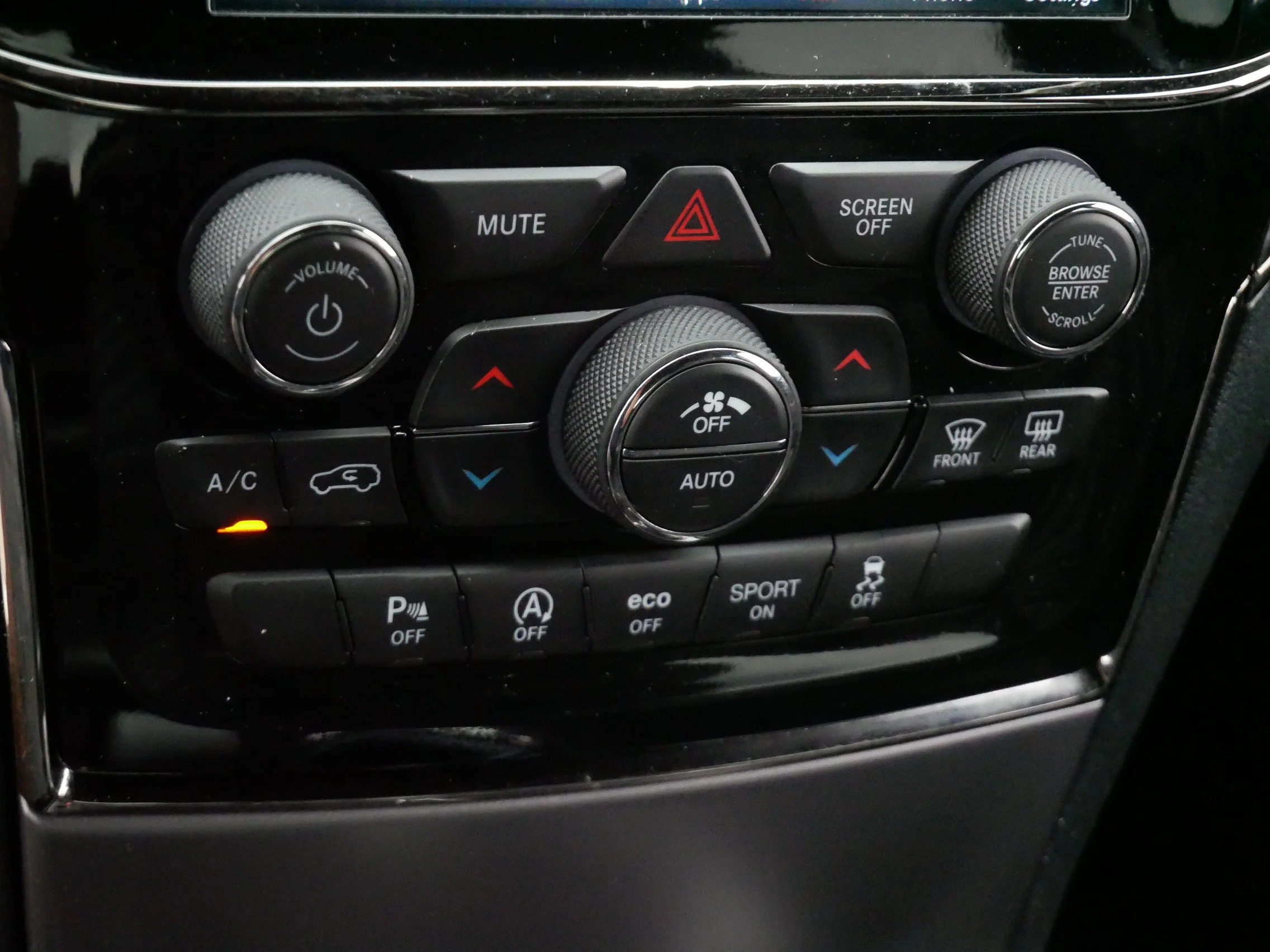 Used 2020 Diamond Black Crystal Pearlcoat Jeep Limited X image 23