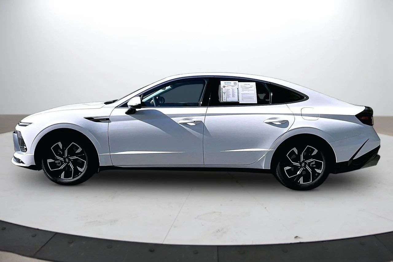 Certified Used 2025 White Hyundai SEL image 5