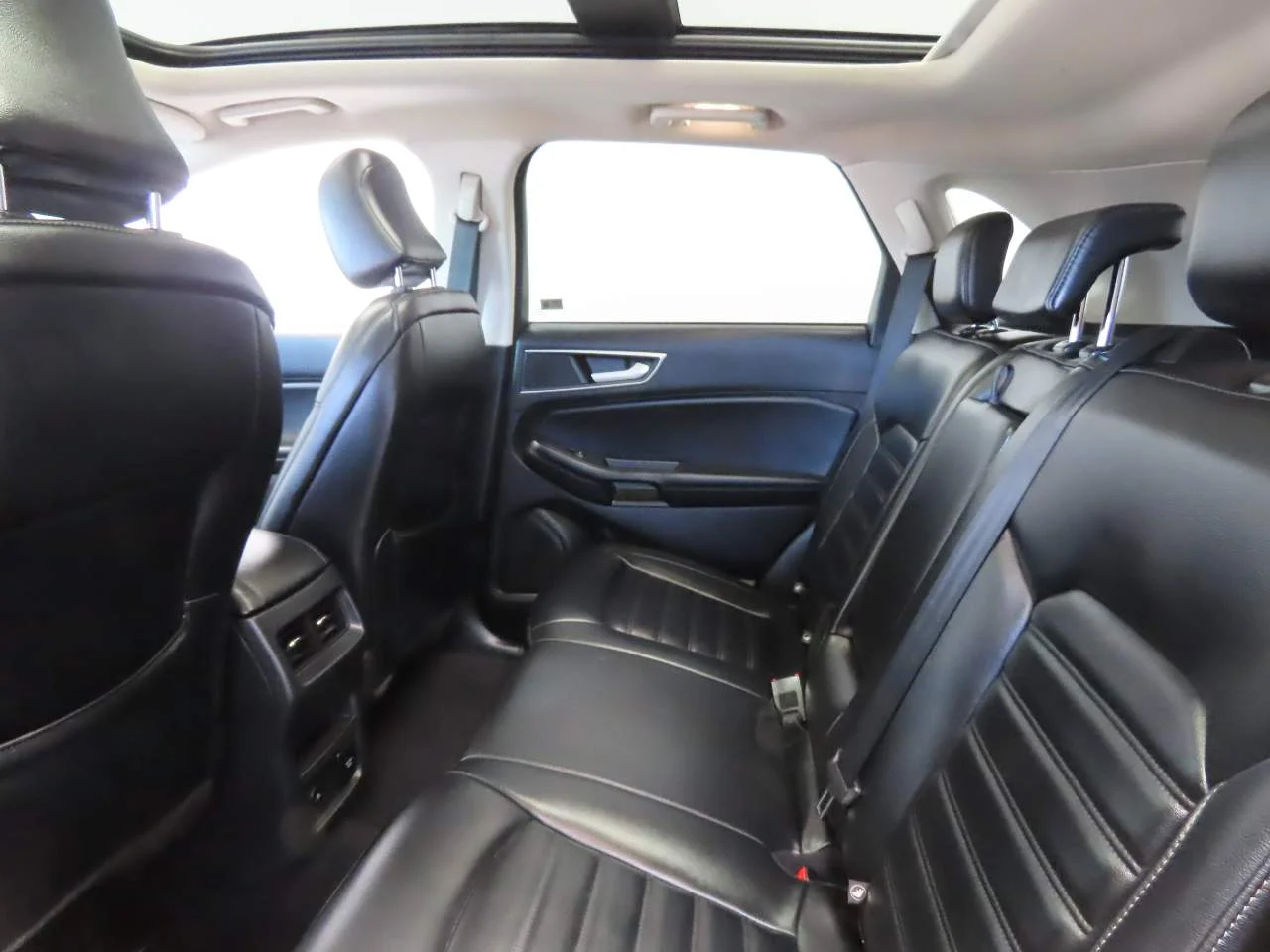 Used 2023 Agate Black Ford SEL image 17