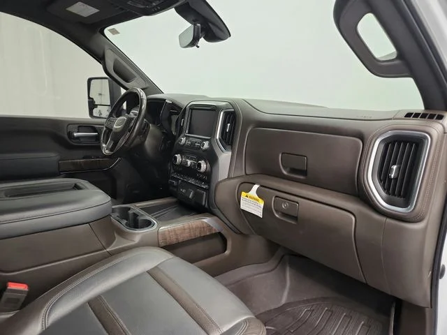 Used 2022 White GMC Denali image 56
