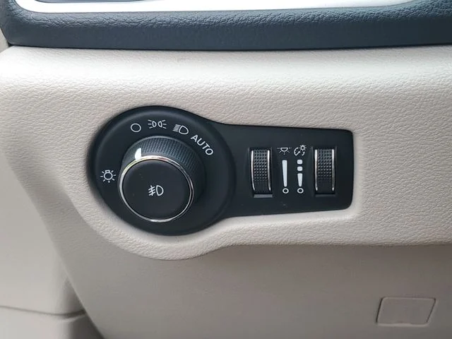 Used 2021 White Chrysler Touring image 20
