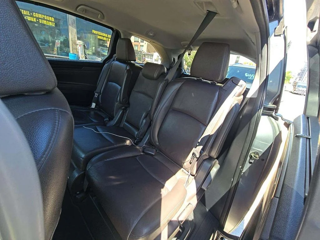 Used 2019 Lunar Silver Metallic Honda EX-L image 7
