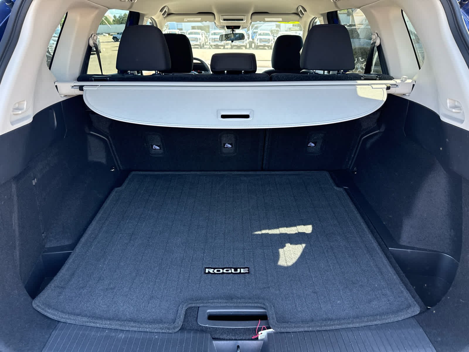 Used 2023 Blue Nissan S image 11