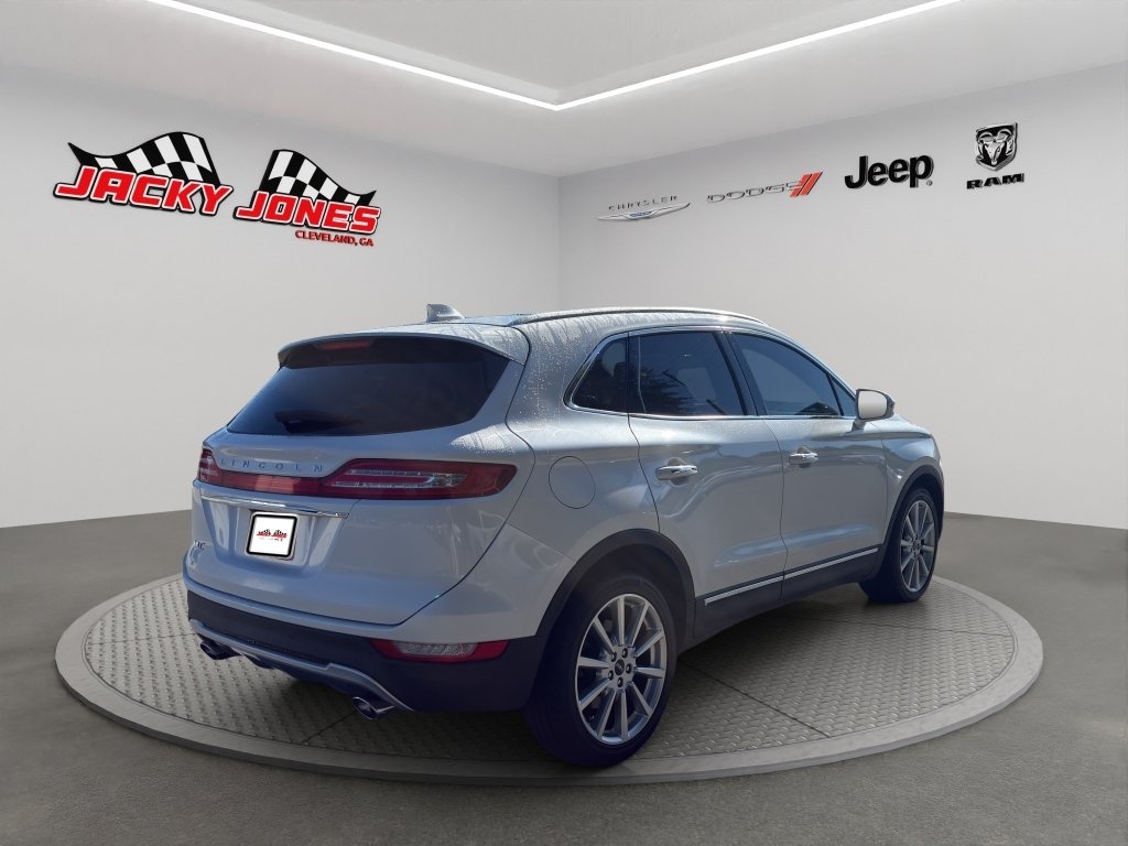 Used 2019 White Platinum Metallic Tri-Coat Lincoln Reserve image 10
