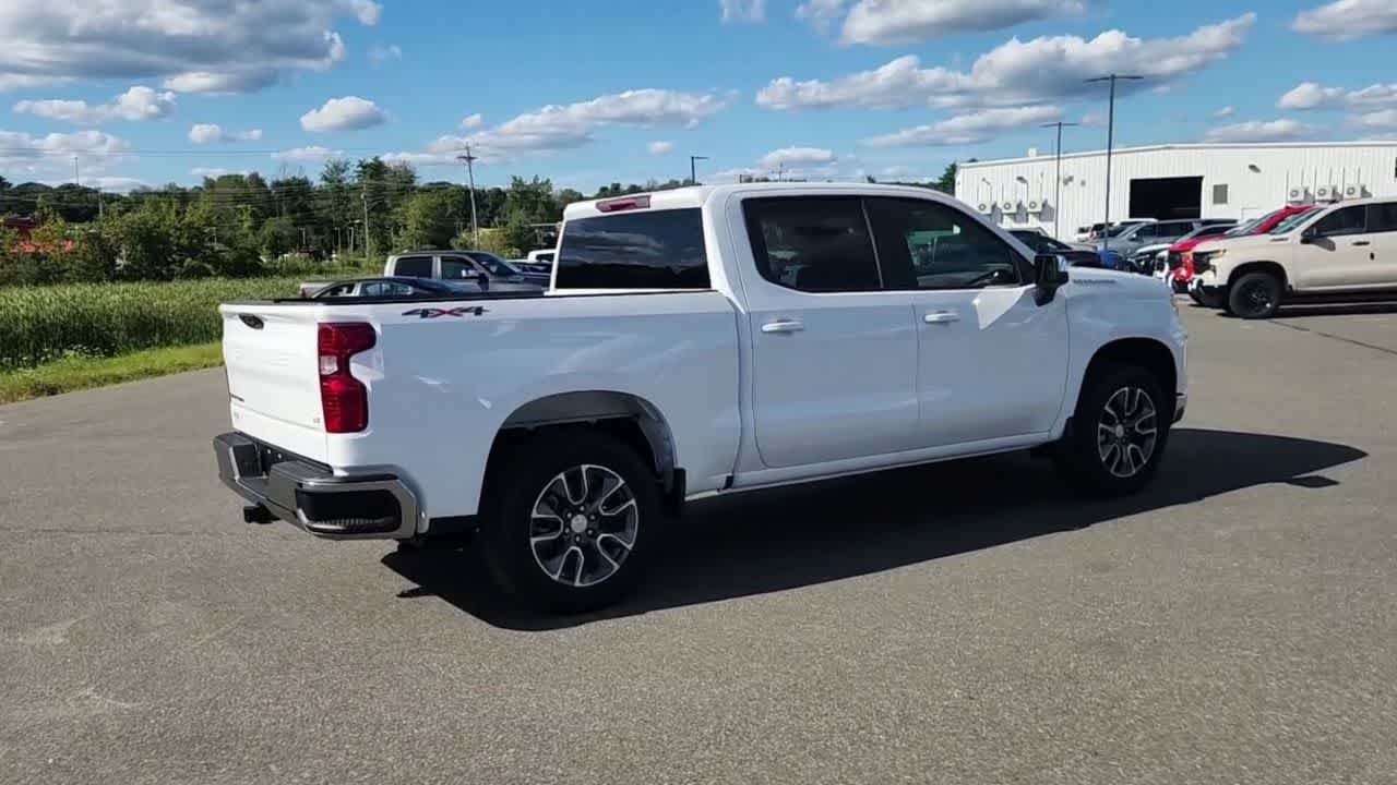 New 2026 Summit White Chevrolet LT (2FL) image 4