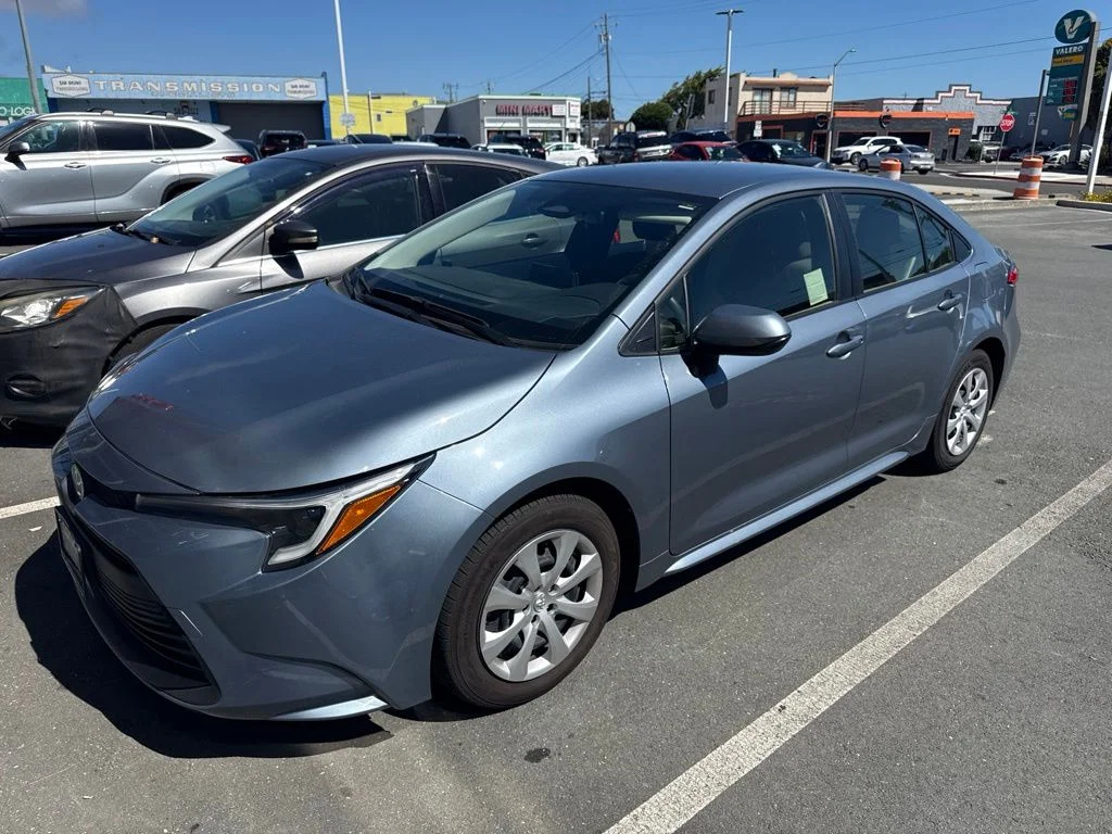 Used 2025  Toyota LE image 9
