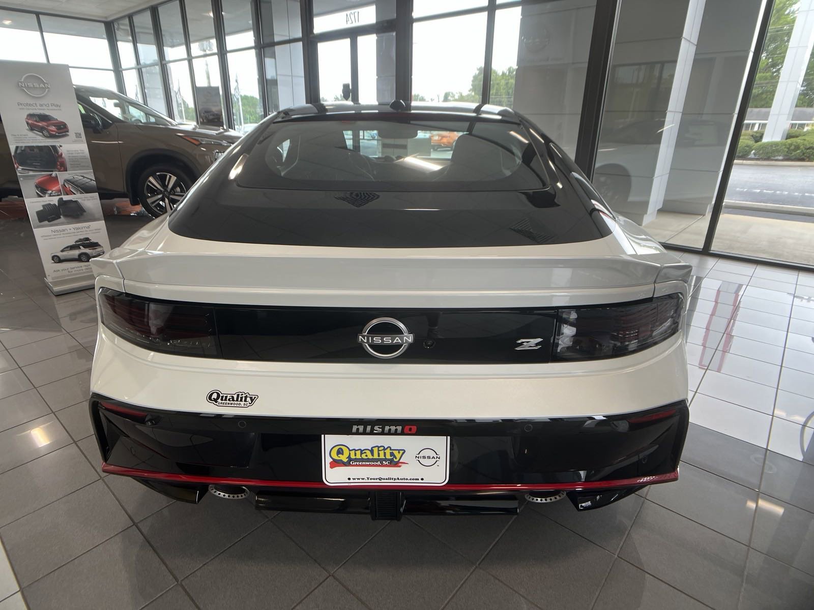 New 2024 Two-tone Everest White TriCoat / Super Black Nissan NISMO® image 7