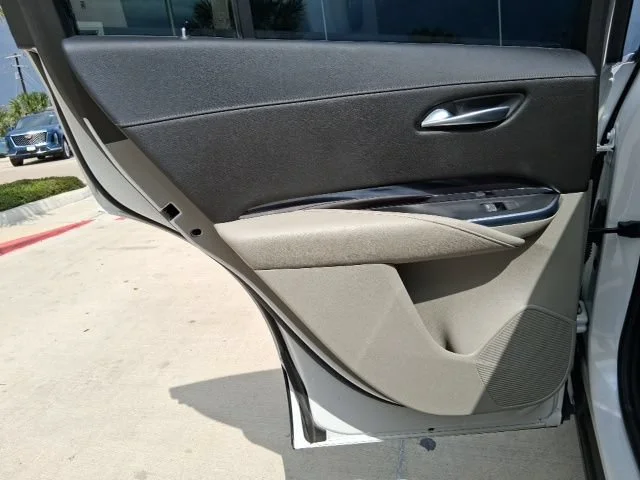 Used 2021 Crystal White Tricoat Cadillac Luxury image 21