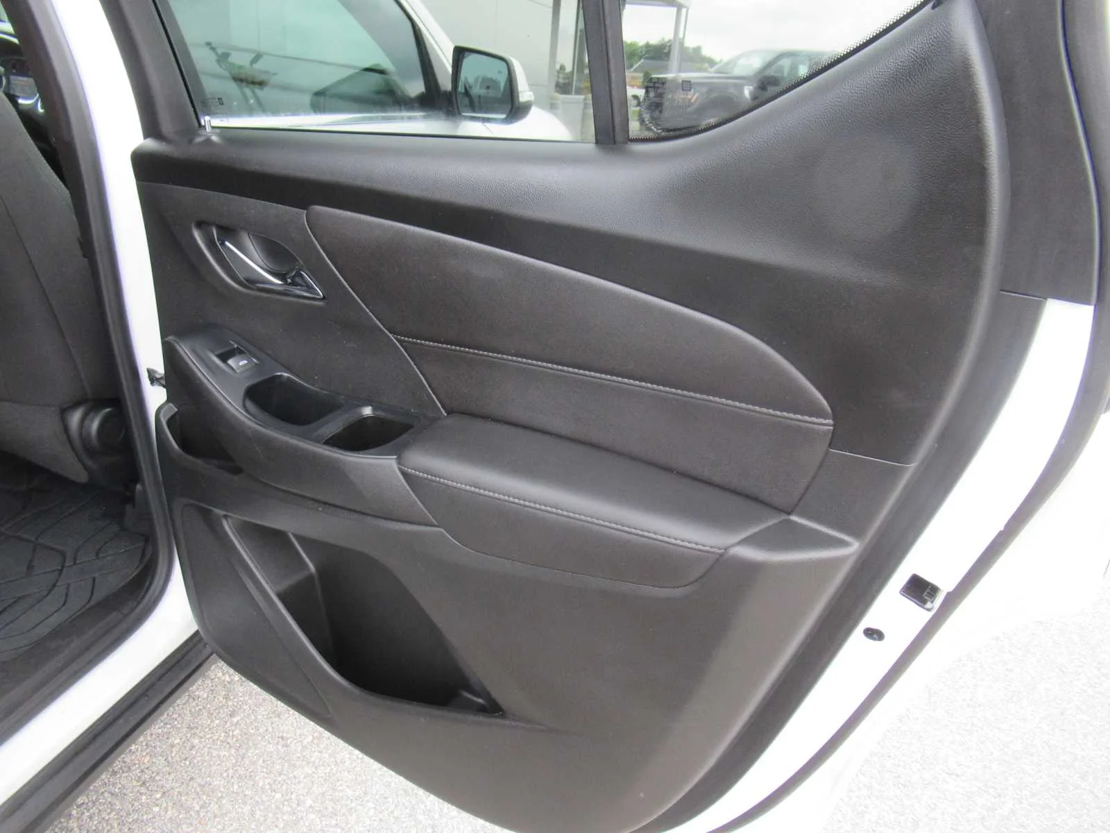 Certified Used 2022 Summit White Chevrolet LT Cloth image 22