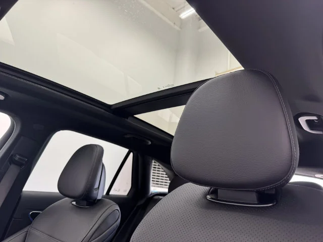 New 2026 Polar White Mercedes-Benz GLC 300 image 5