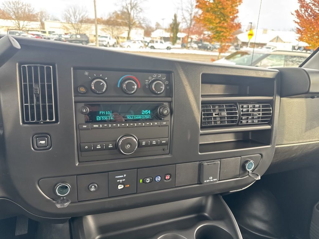 2025 Chevrolet Express Cargo Work Van - Photo 34