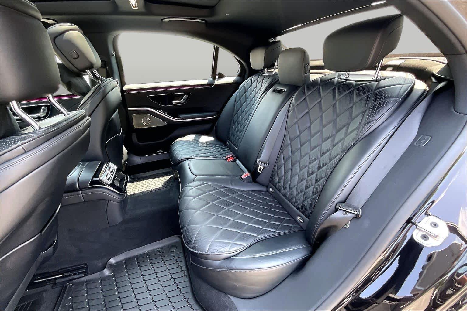 Used 2025 Obsidian Black Metallic Mercedes-Benz S 580 image 21