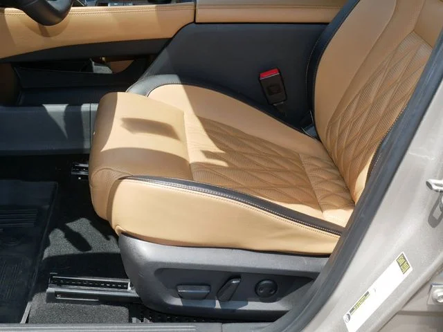 Used 2021 Gold Nissan Platinum image 13