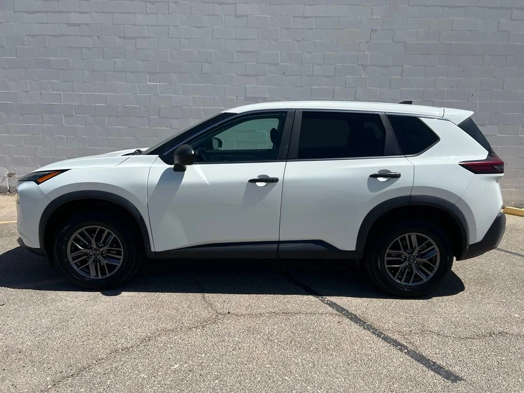 Used 2023 Glacier White Nissan S image 3