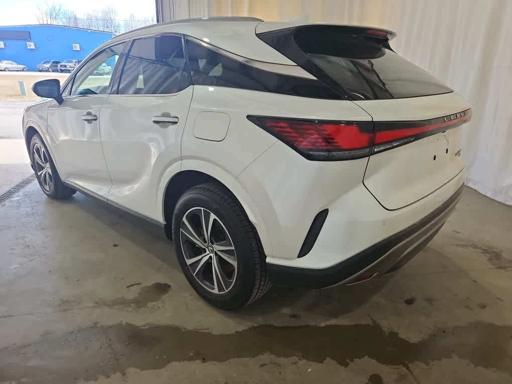 Used 2023 Eminent White Pearl Lexus Premium image 4