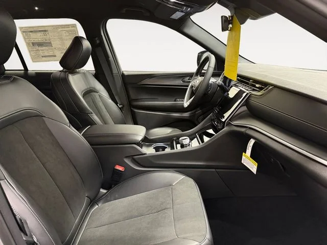 2025 Jeep Grand Cherokee Altitude - Photo 15