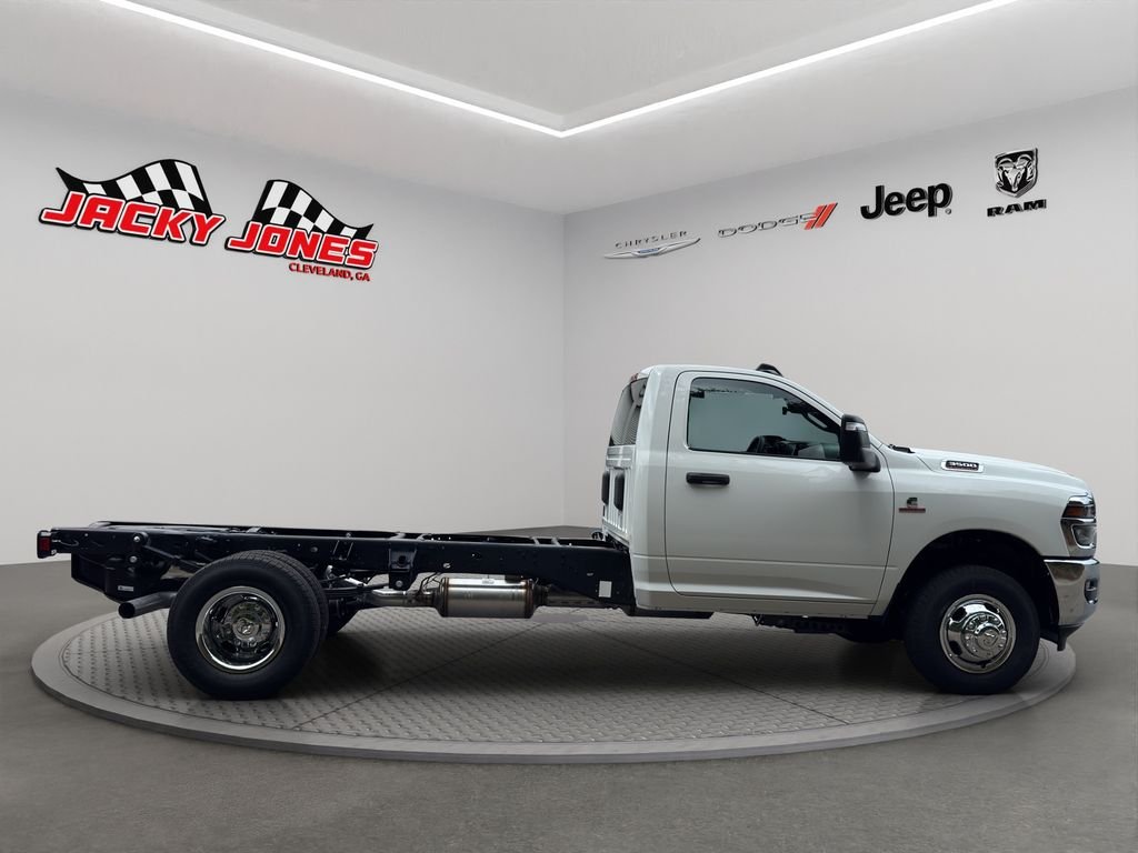 New 2026 Bright White Clear-Coat Exterior Paint RAM Tradesman image 11