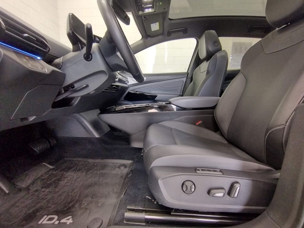 Used 2023 Black Volkswagen Pro S image 19