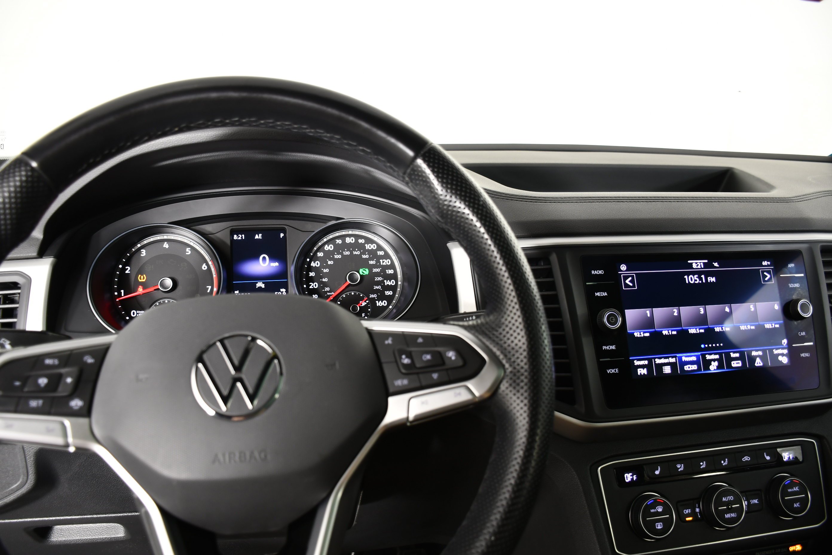 Used 2021 Pure White Volkswagen 3.6L V6 SE w/Technology R-Line image 17