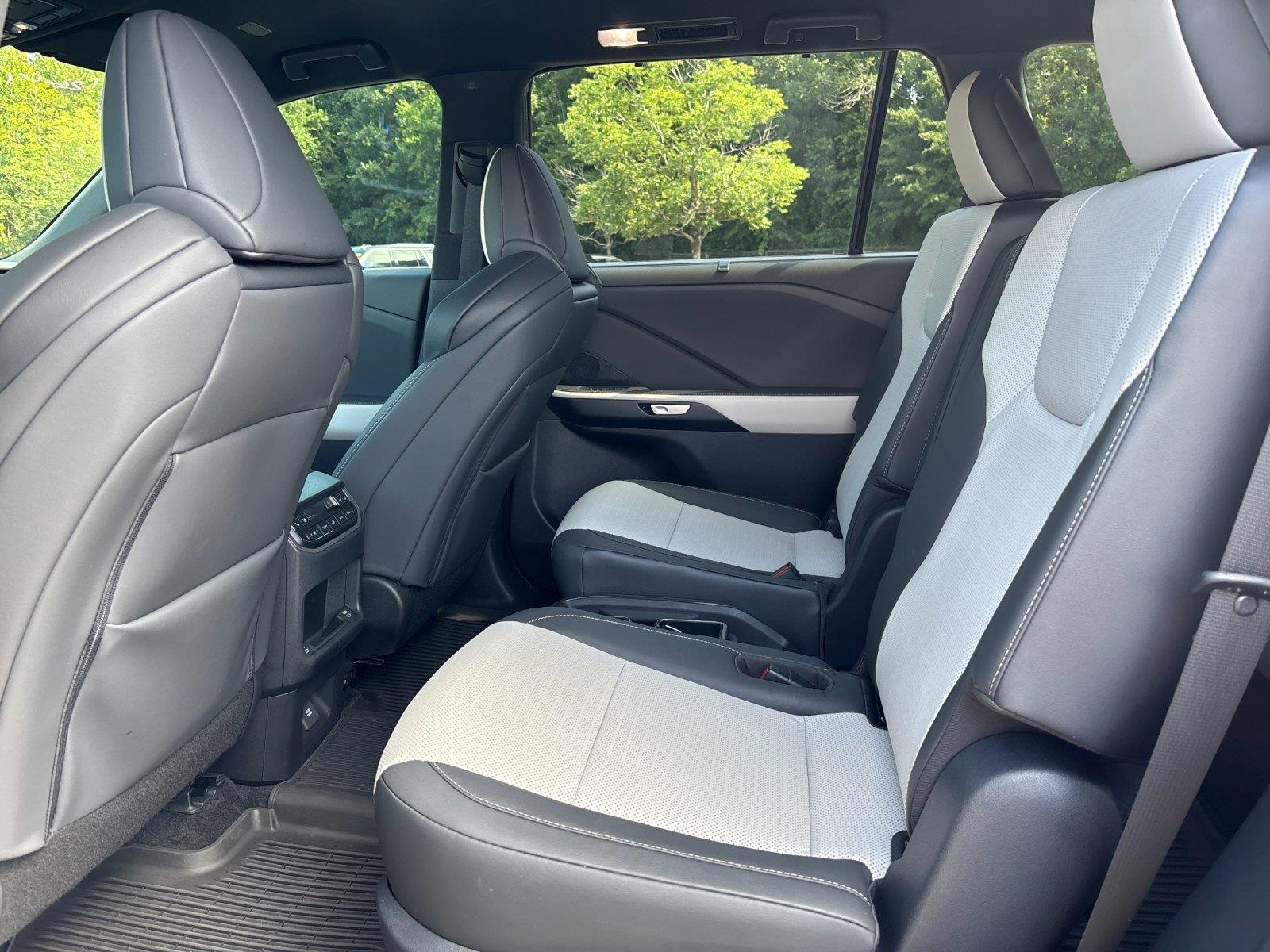 Used 2025 Caviar Lexus TX 500h F SPORT Premium image 32