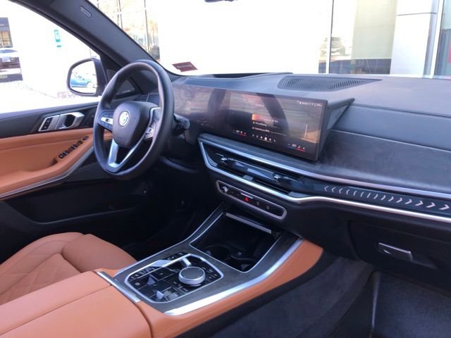 Used 2025 White BMW xDrive50e image 17