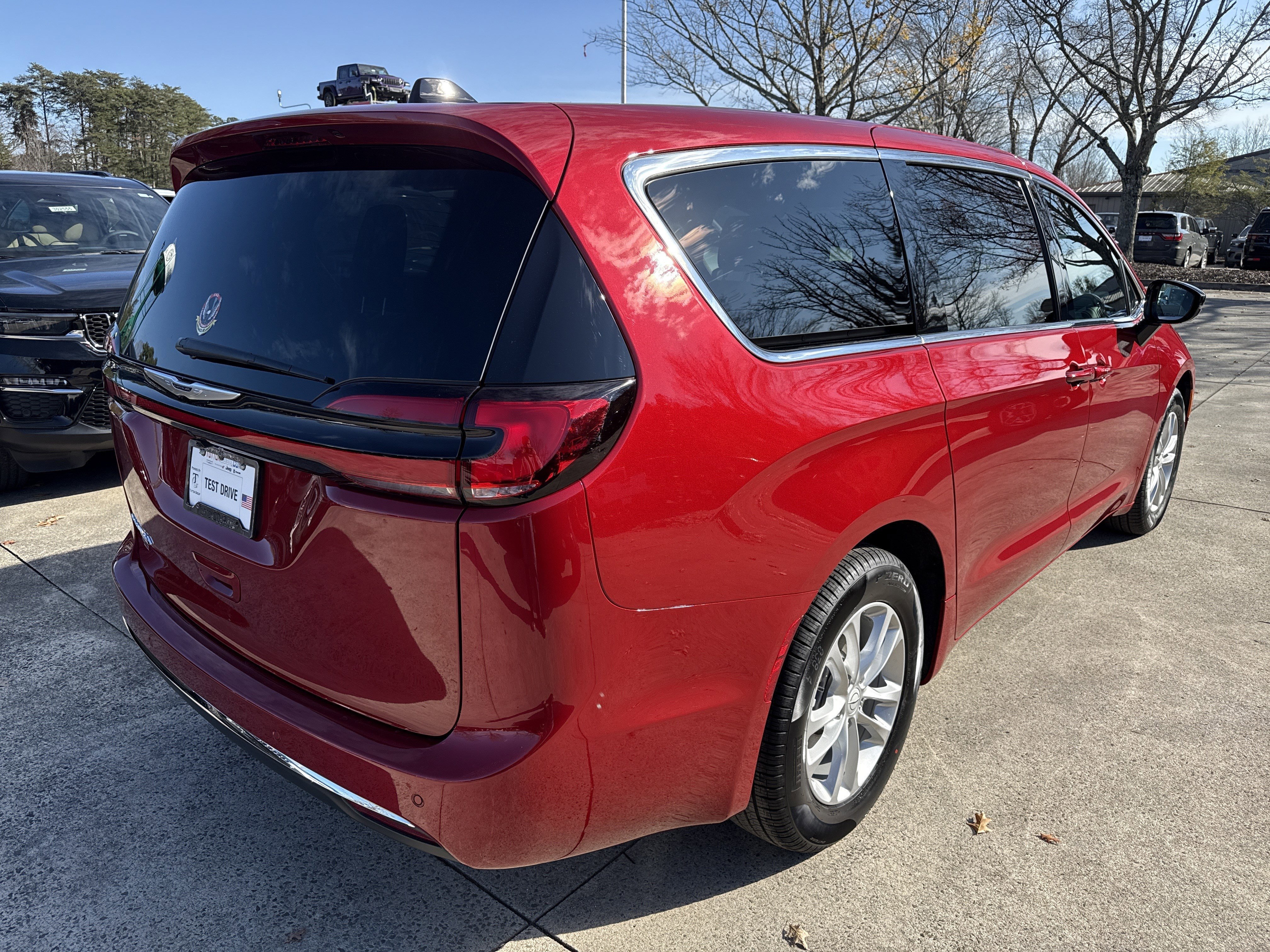 New 2026 Red Hot Pearlcoat Chrysler Select image 7