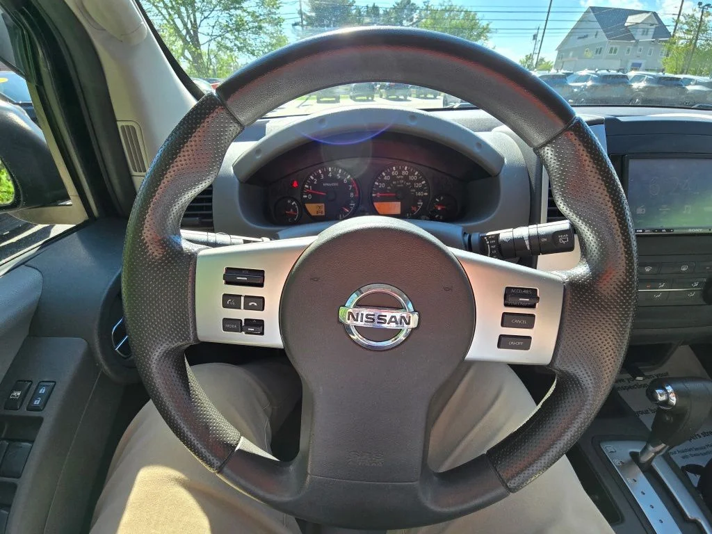 Used 2015 Brilliant Silver Nissan S image 10