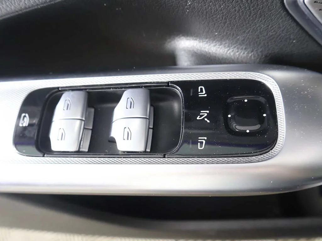 Used 2023 Black Mercedes-Benz 500 SUV image 38