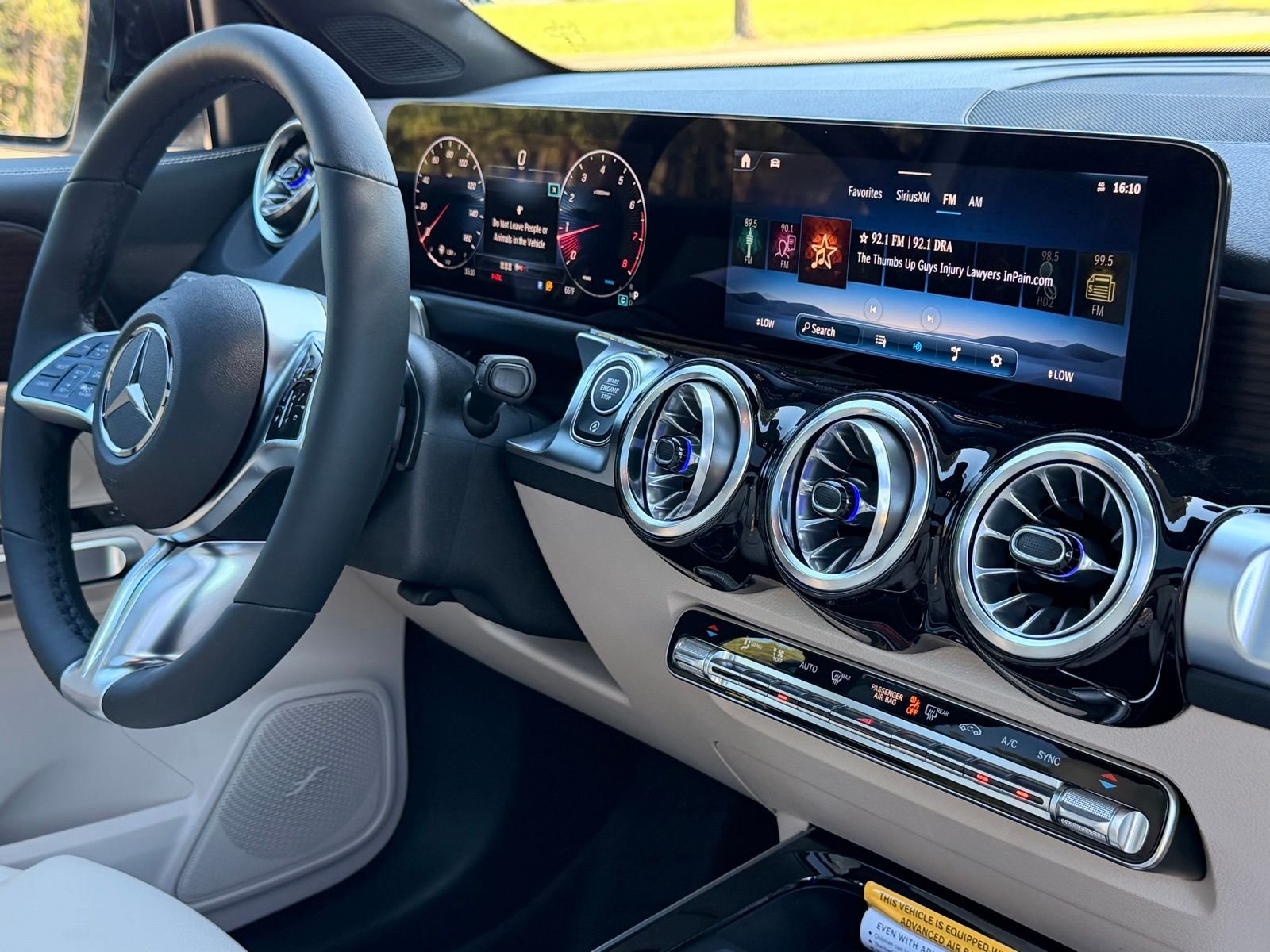 New 2026 Polar White Mercedes-Benz GLB 250 image 21