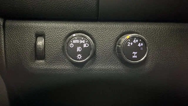 Used 2015 Cyber Gray Metallic Chevrolet LT image 28