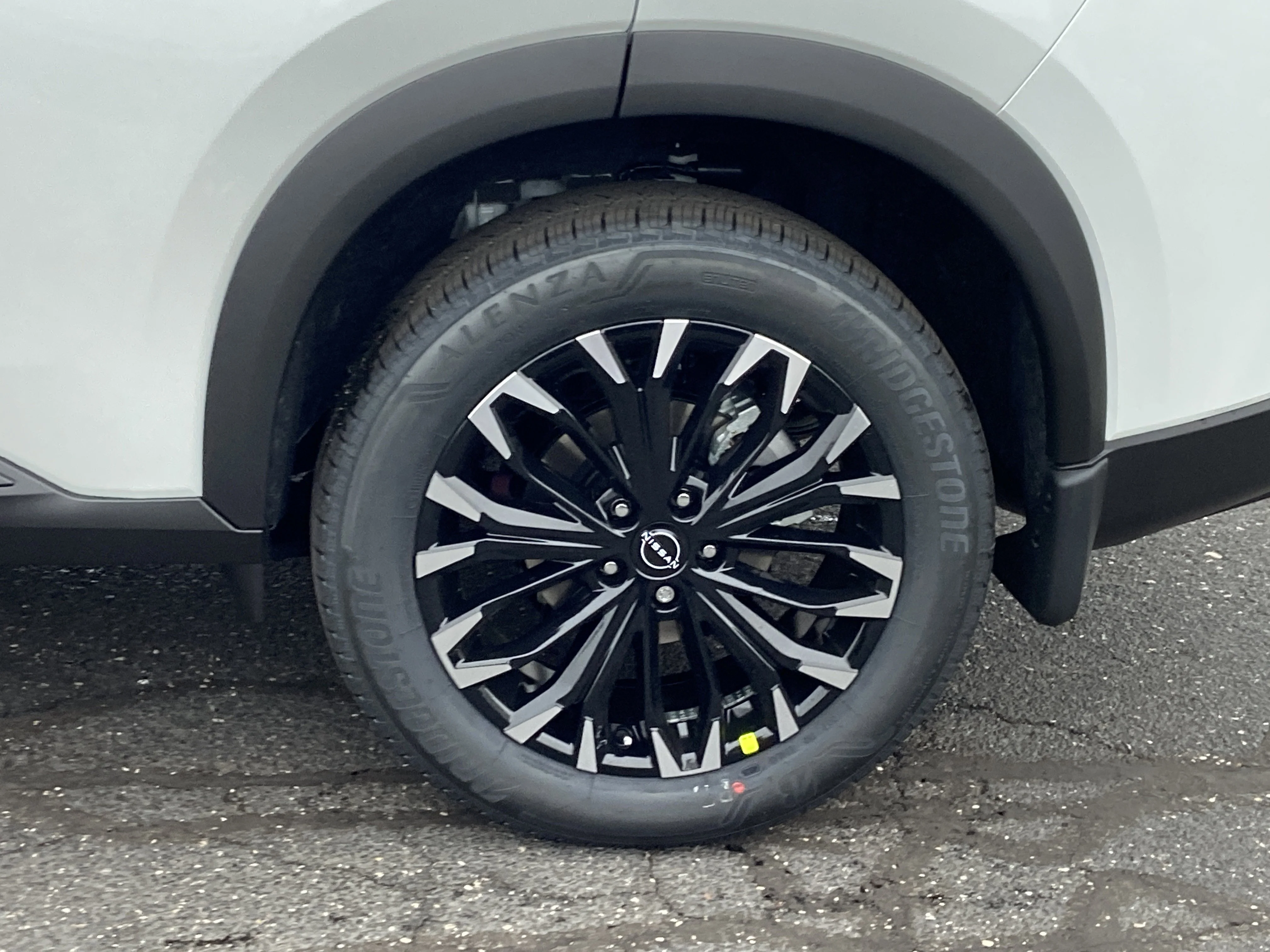 New 2026 Everest White Pearl Tricoat Nissan Dark Armor image 9
