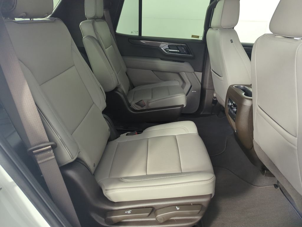Used 2025 White GMC Elevation image 31