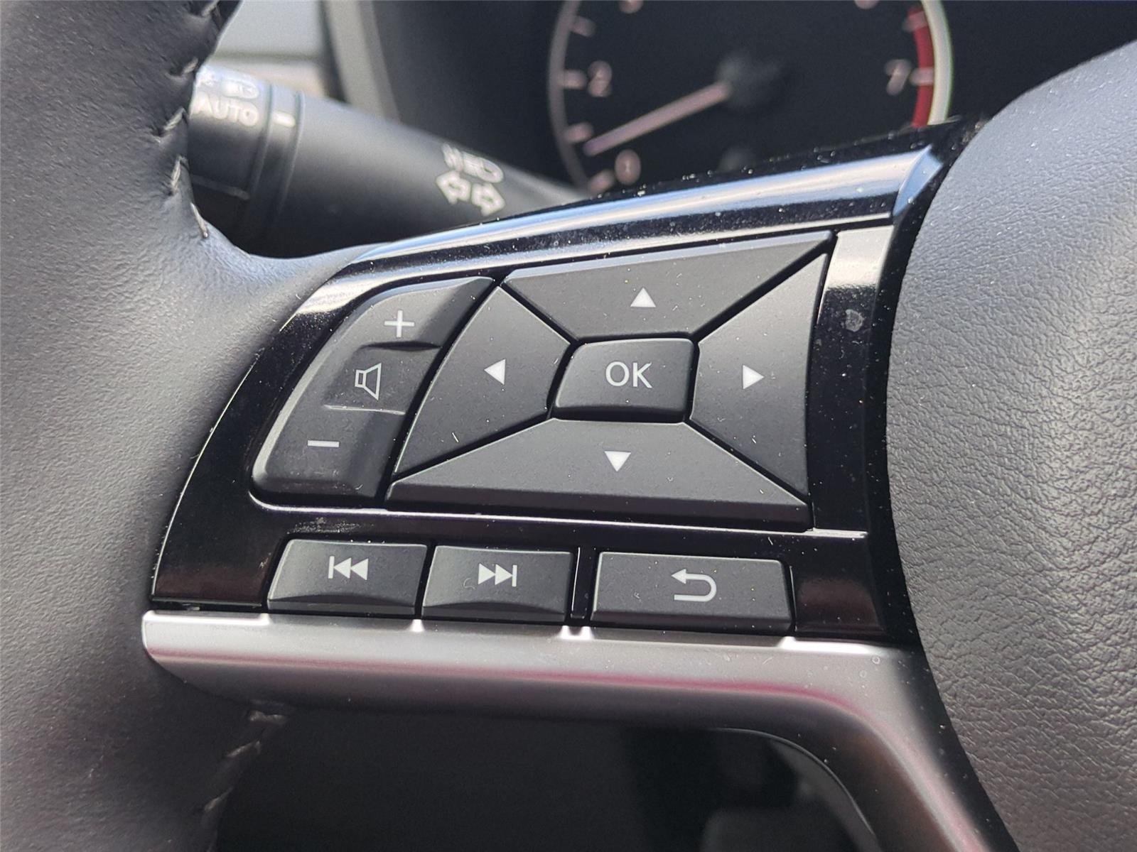 Used 2025 Super Black Nissan SL image 20