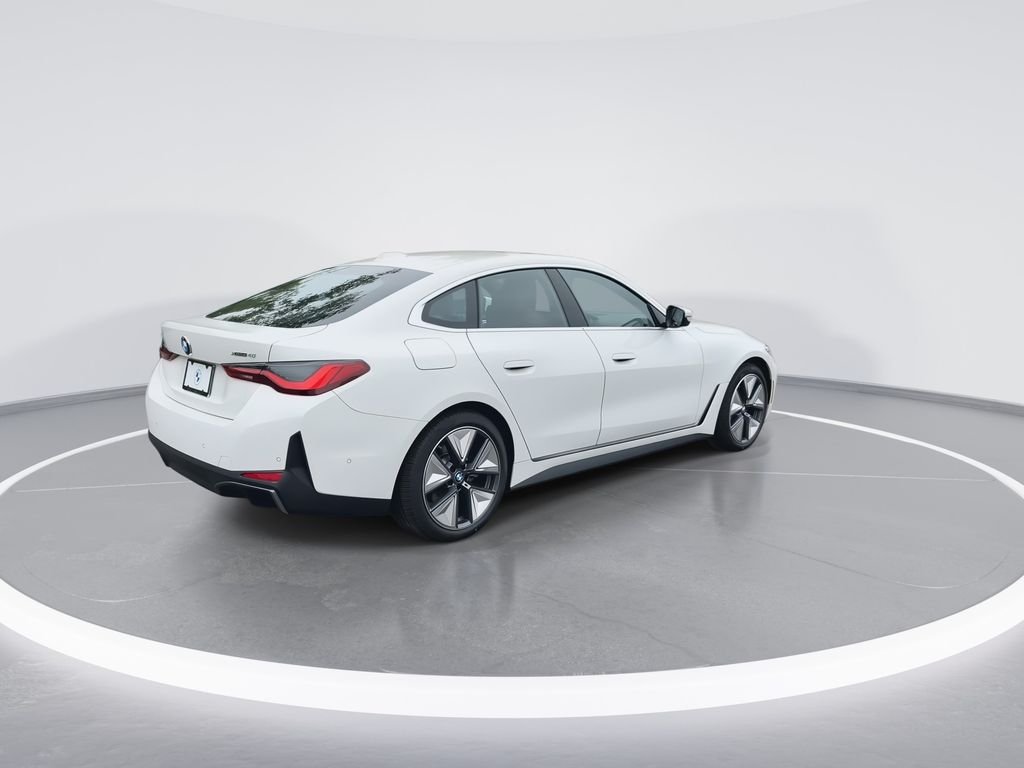 New 2026 White BMW xDrive40 image 8