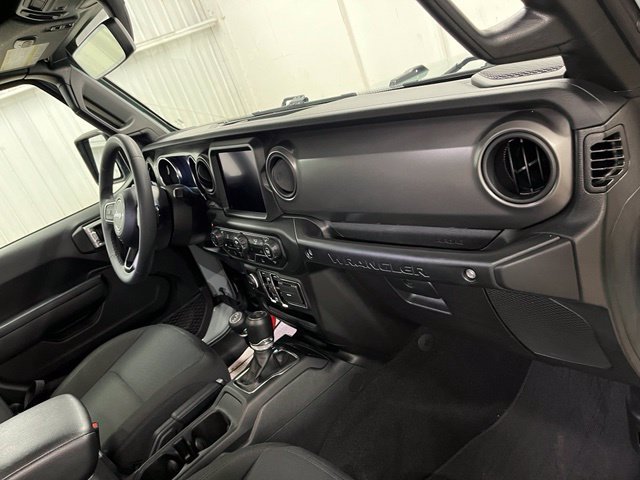 Used 2023 Silver Jeep Sport S image 16