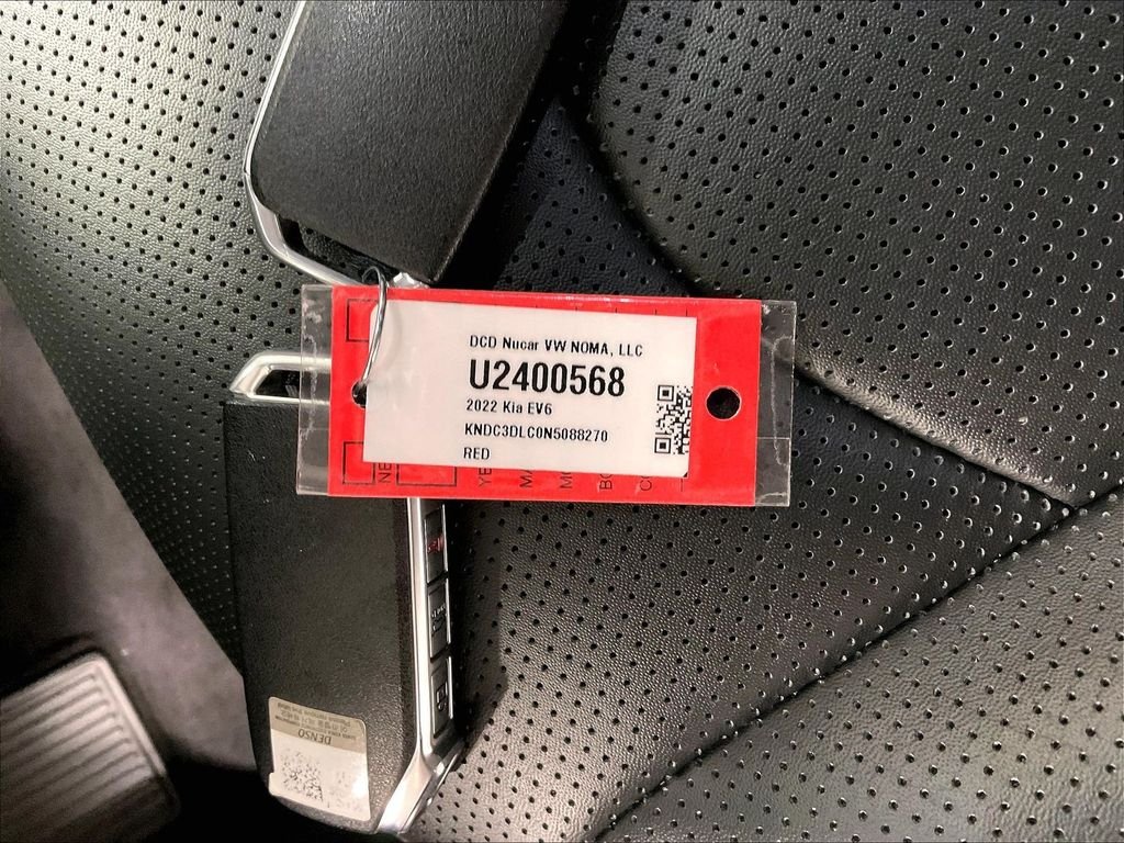 Used 2022 Red Kia Wind image 31