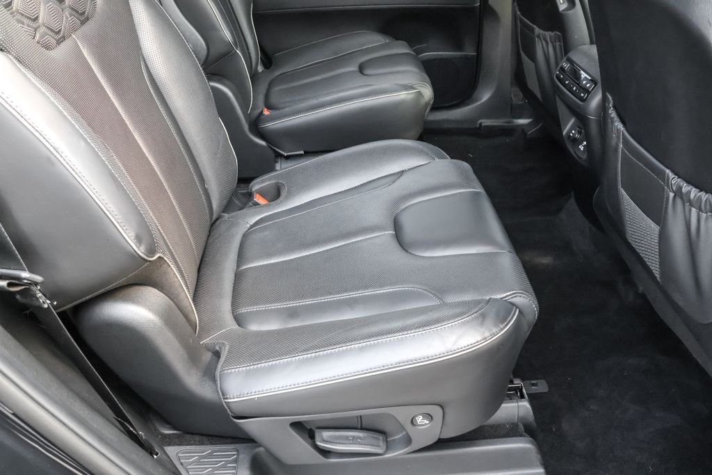 Certified Used 2021 White Hyundai Limited image 37