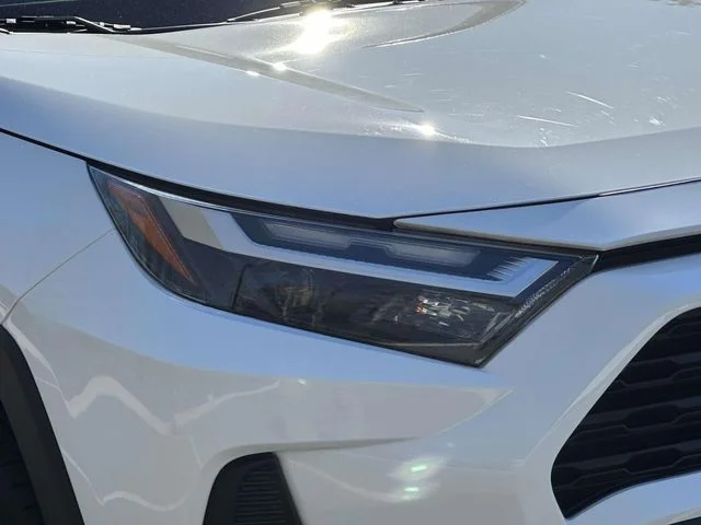 Used 2023 Ice Toyota LE image 9