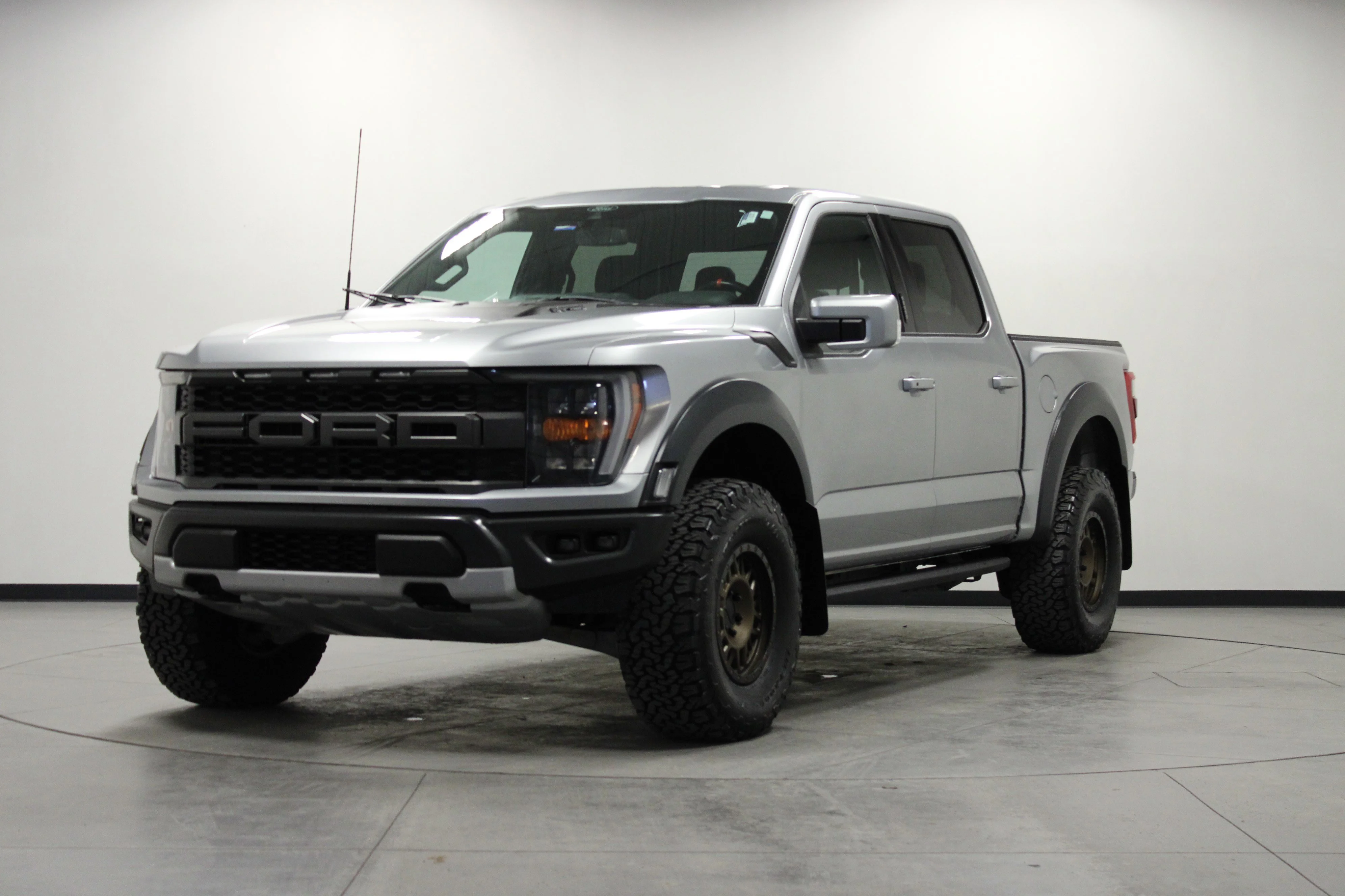 Used 2022 Silver Metallic Ford Raptor image 8