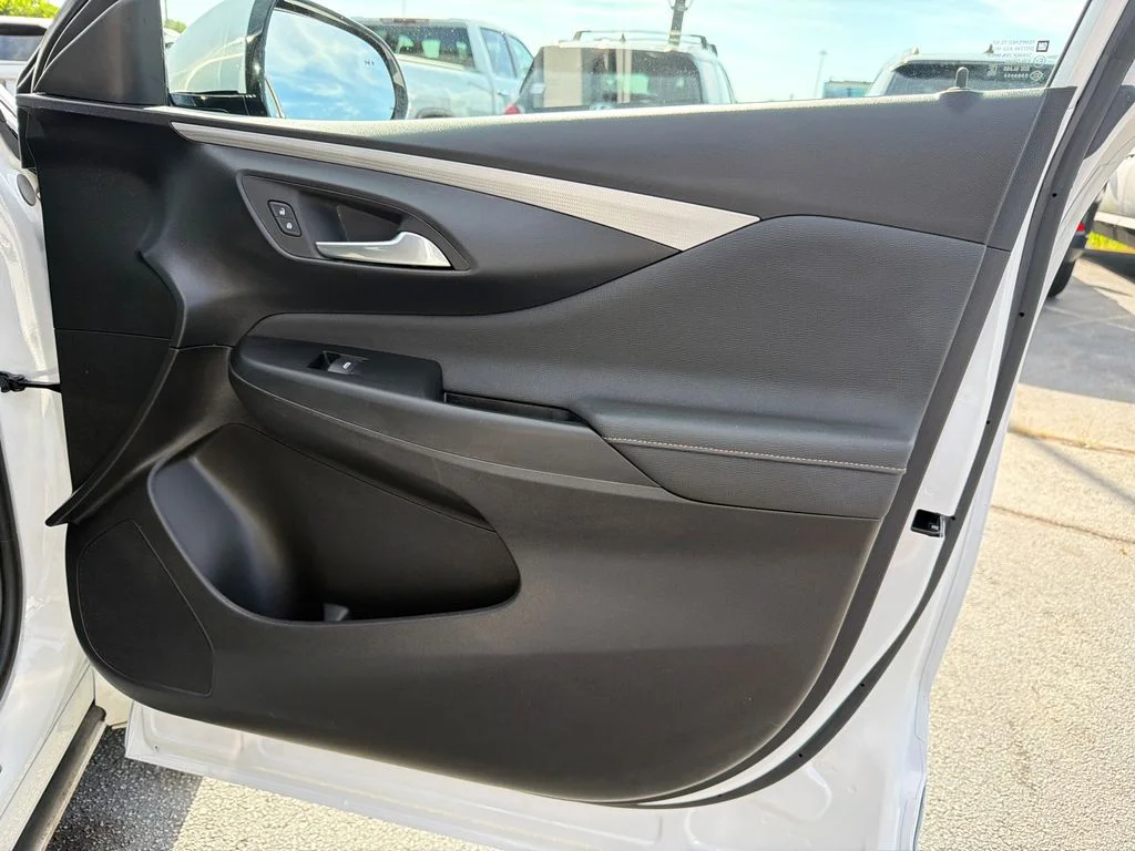 Used 2025 White Buick Avenir image 14