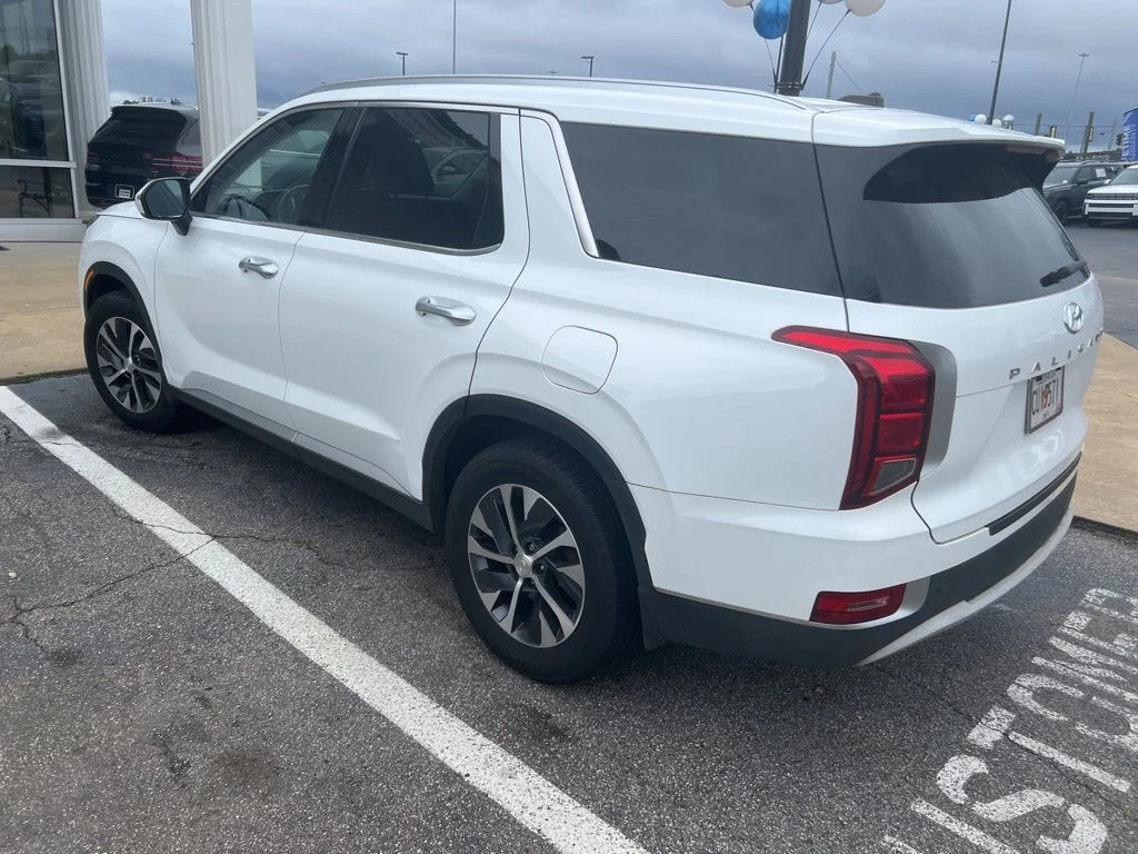 Used 2022 White Hyundai SEL image 3