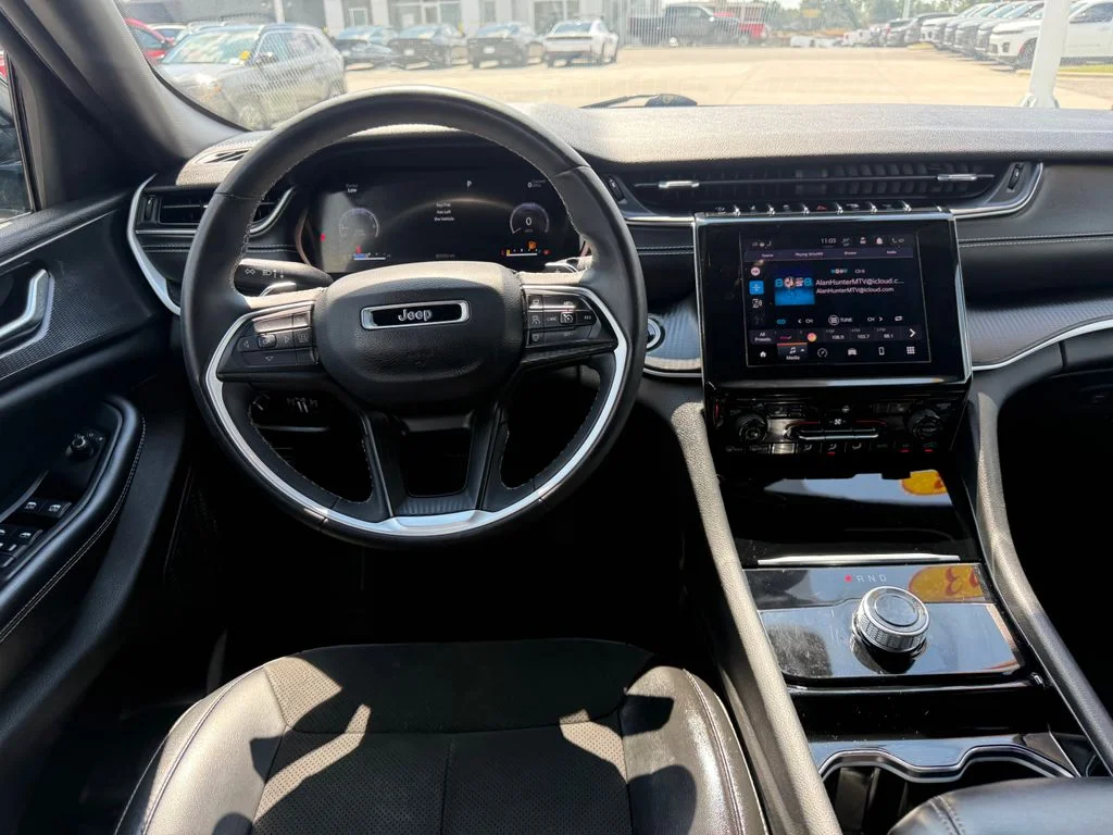 Used 2023 Silver Jeep Altitude X image 8