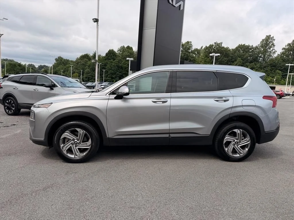 Used 2023 Silver Hyundai SEL image 4