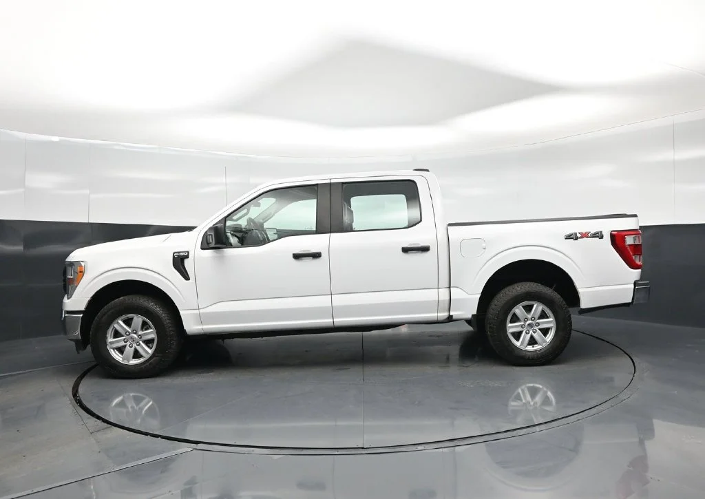 Used 2021 White Ford XL image 22