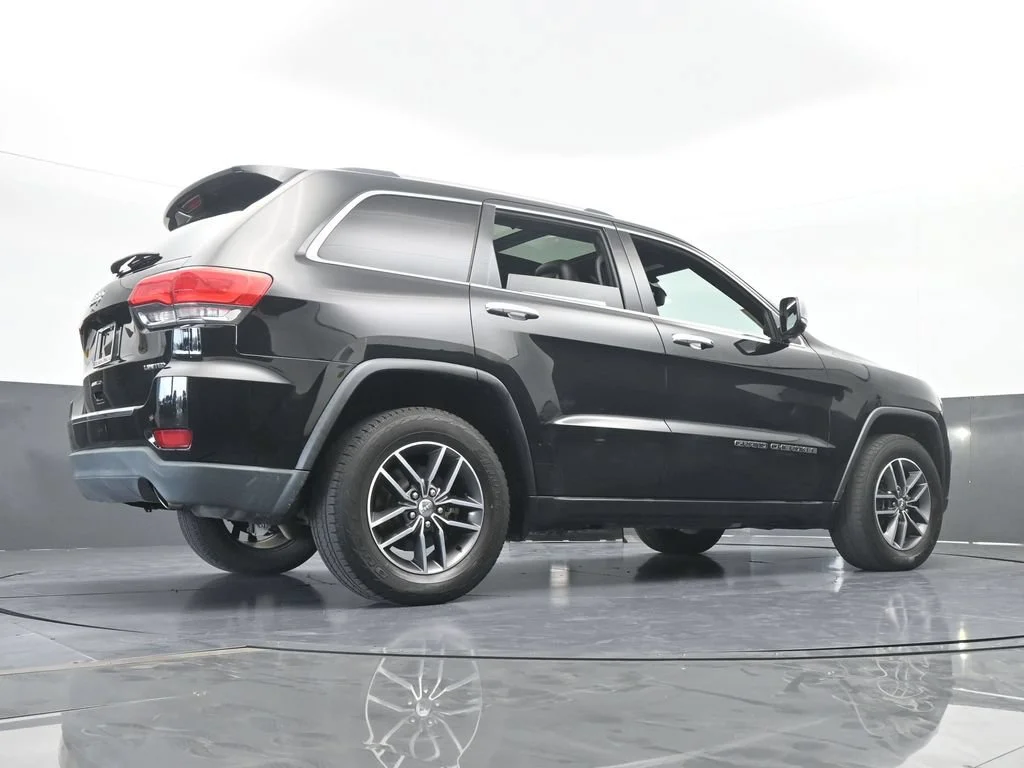 Used 2017 Diamond Black Crystal Pearlcoat Jeep Limited image 60