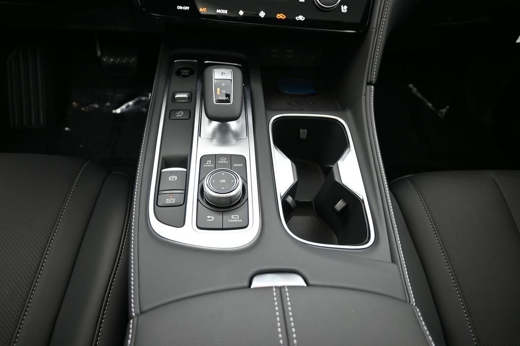 New 2027 2T RAD WHT INFINITI Sport AWD image 17