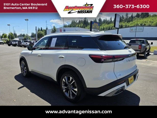 Used 2022 Majestic White INFINITI LUXE image 3