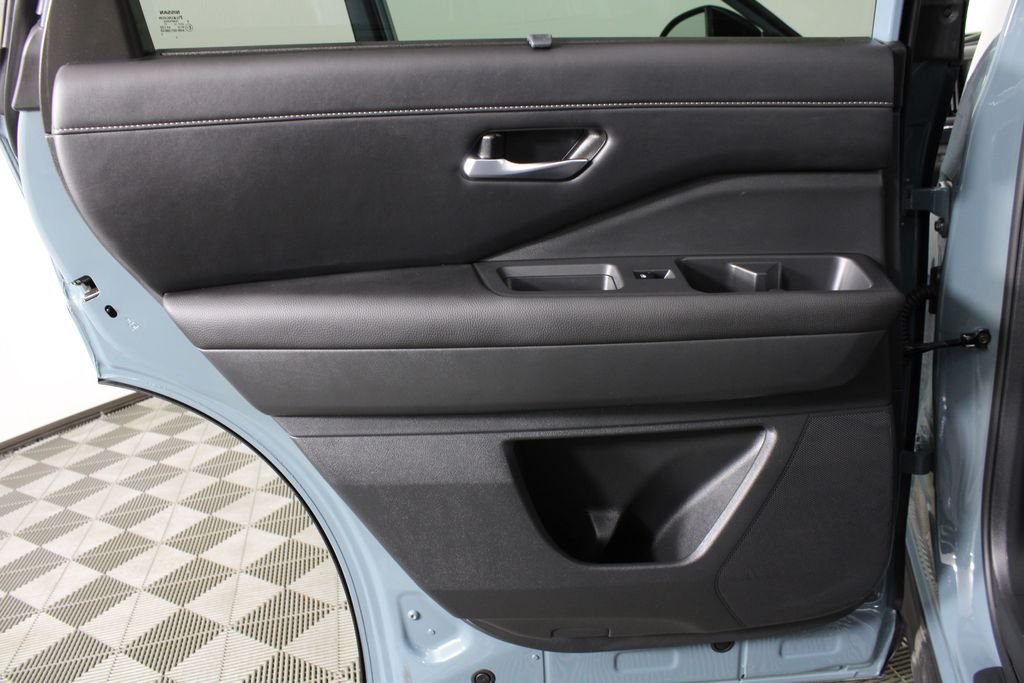 Used 2026 Green Nissan SL image 13