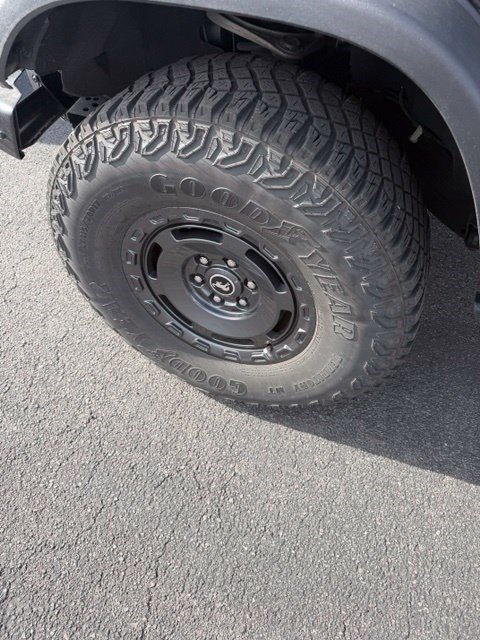 Used 2023 Carbonized Gray Metallic Ford Everglades image 10